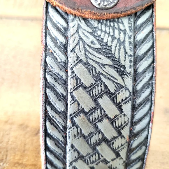 Bracelet - leather cuff - Picture 11 of 13